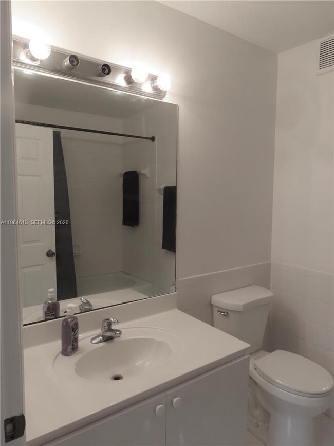 Foto del edificio - 3398 NE 9th Dr