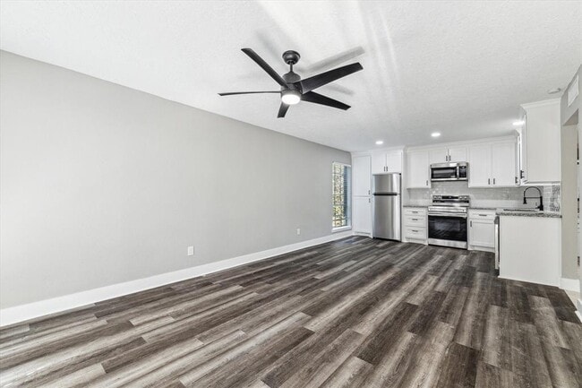 Foto del edificio - 2790 W T C Jester Blvd