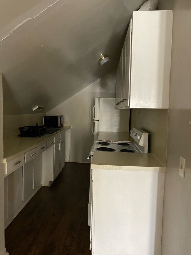 Building Photo - 800 Travis St