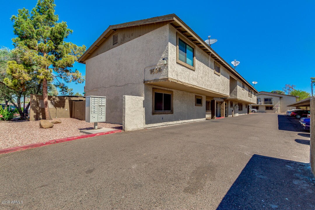 Foto principal - 1620 E Cambridge Ave