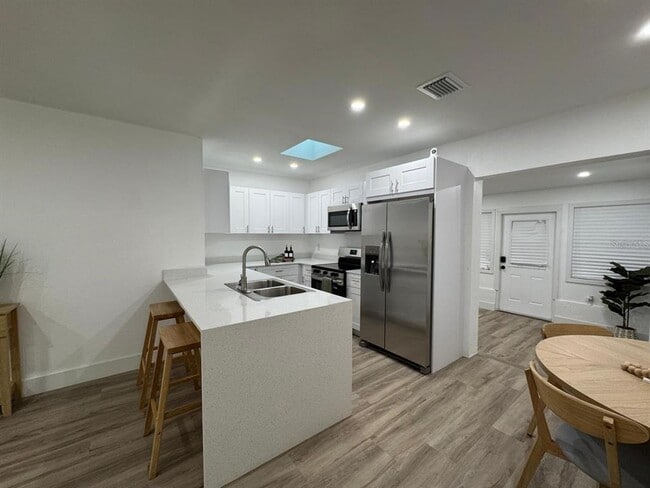 Foto del edificio - 22011 Catherine Ave