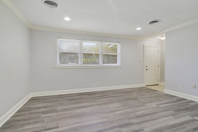 Building Photo - 8120 N Essen Heights Ct