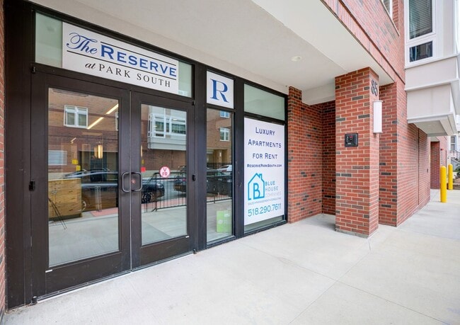 Foto del edificio - HUGE! 1 bedroom Next to Albany Med!