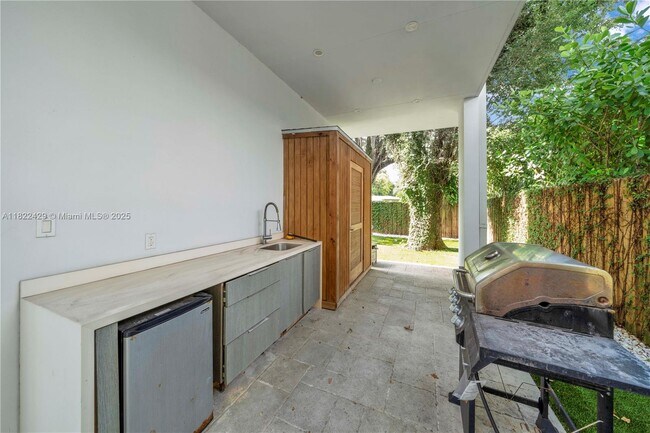 Foto del edificio - 5720 SW 24th St