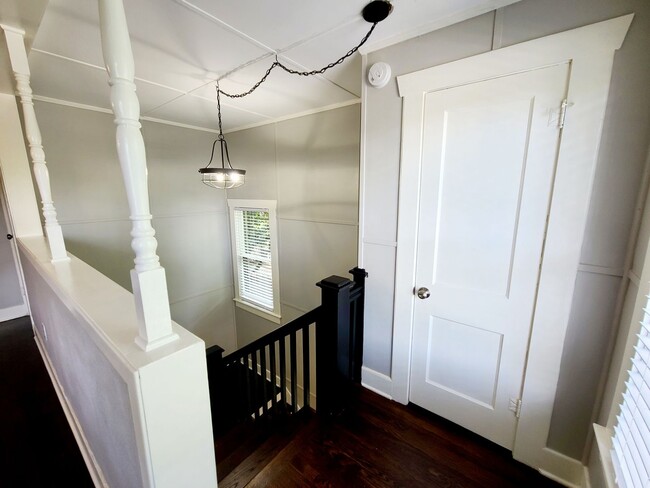 Foto del edificio - Remodeled 1 Bed, 1 Bath 4-Plex Craftsman A...