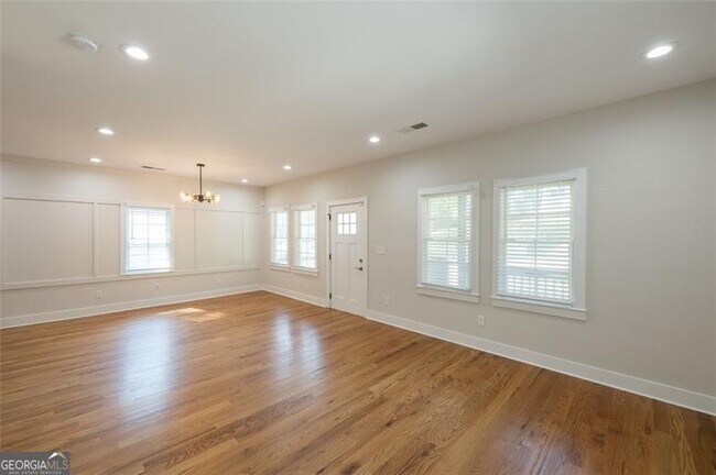 Foto del edificio - 1017 Ashby Terrace NW