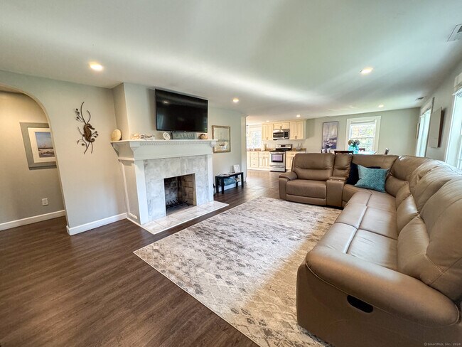 Building Photo - 66 Nehantic Dr