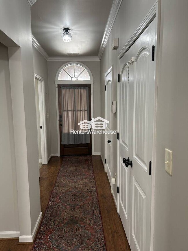 Foto del edificio - Charming brick 3 bedroom 2 bath garden home