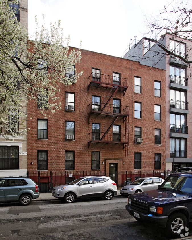 Building Photo - 641 E 11th St