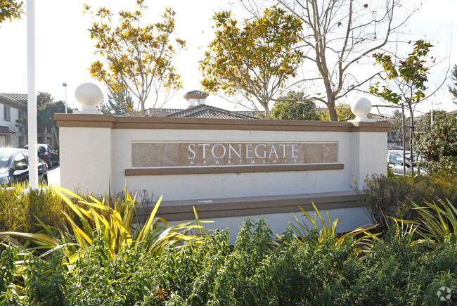 Building Photo - Stonegate Apartments