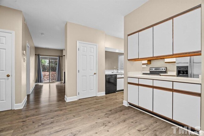 Building Photo - Sunpointe Condo #103