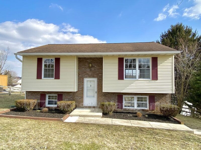 Primary Photo - 317 Luther Dr