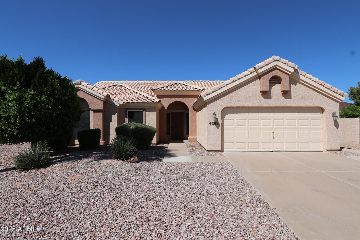 Foto principal - 4308 E Princeton Ave