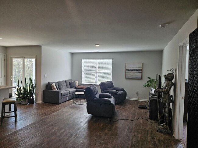Foto del edificio - Lovely 3 Bedroom, 2 bath unfurnished home located in Sneads Ferry - Everett's Creek community