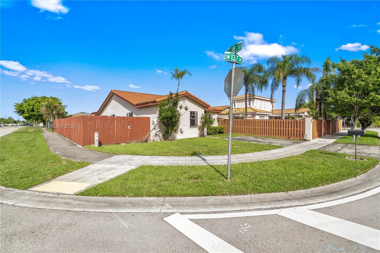 Foto principal - 1750 SW 137th Pl