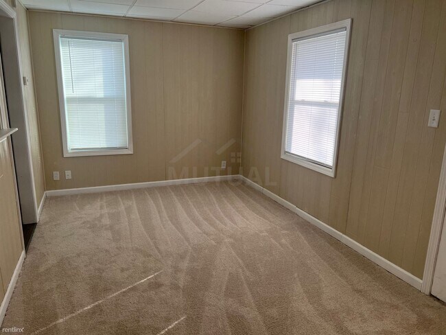 Building Photo - 3 br, 1 bath House - 70 W Mapledale Ave