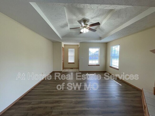 Foto del edificio - 4351 S Farm Road 125