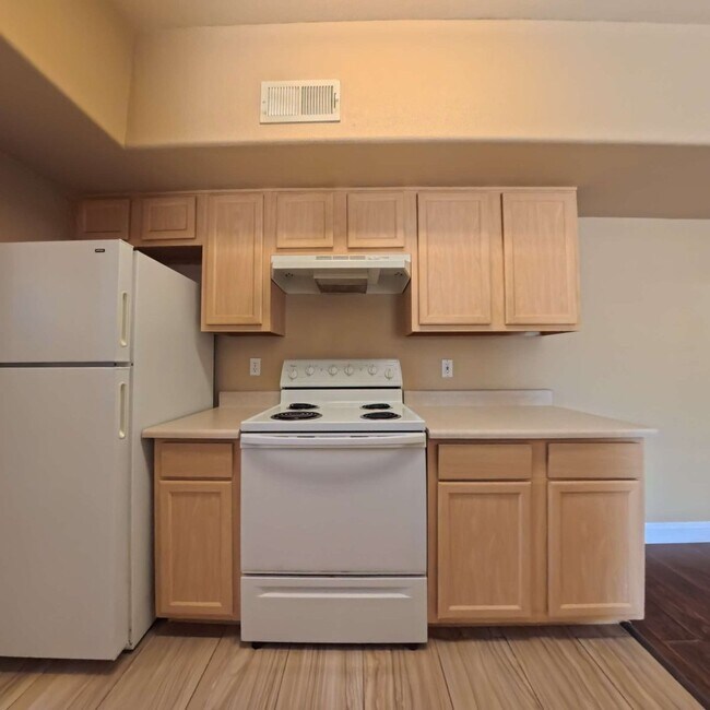 Foto del edificio - Lovely 2 Bed, 2 Bath Condo at South Gate!