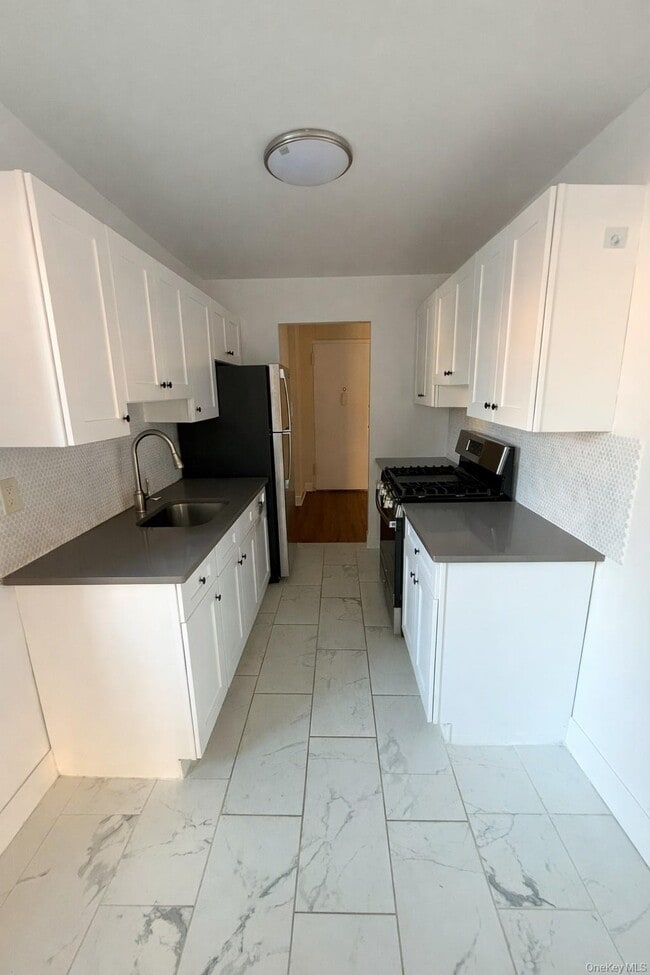 Building Photo - 190 1st St