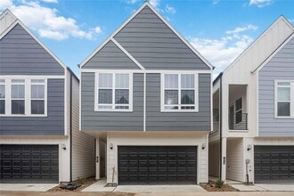 Building Photo - 6116 De Campo St