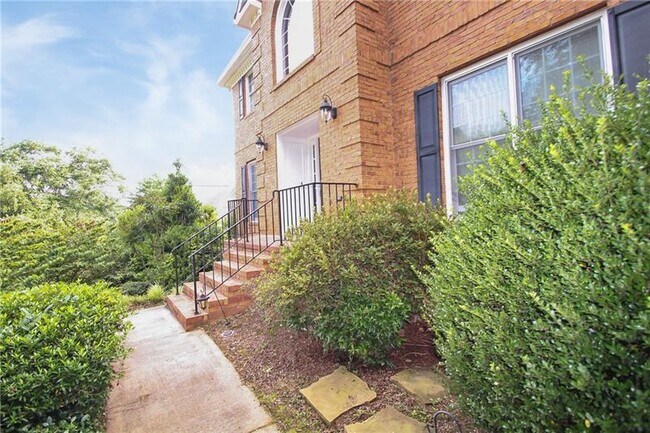 Building Photo - 449 Summit Club Dr