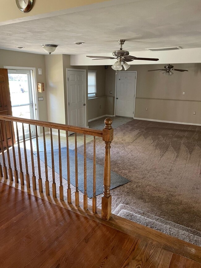 Foto del edificio - 518 Rita Dr