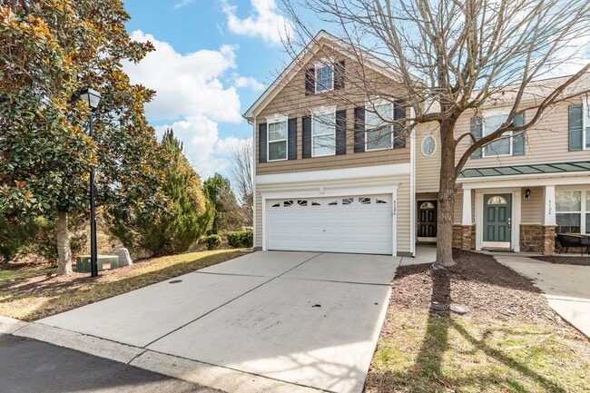 Building Photo - Spacious, end-unit townhome in North Raleigh!
