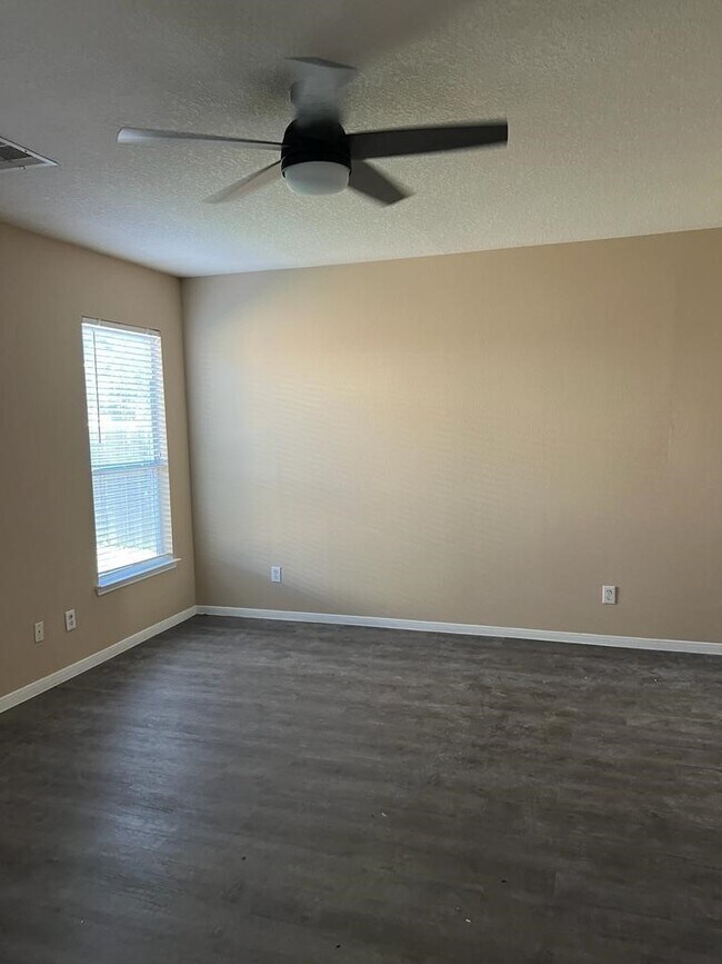 Foto del edificio - 18646 Flagstone Creek Rd