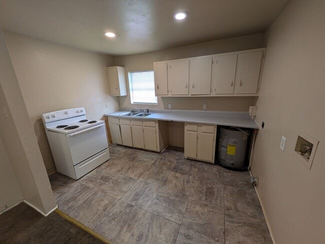 Building Photo - 2707 Ave G