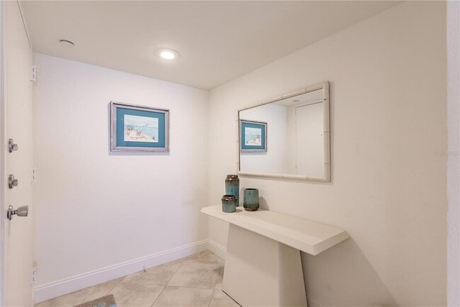 Building Photo - 1055 W Peppertree Dr