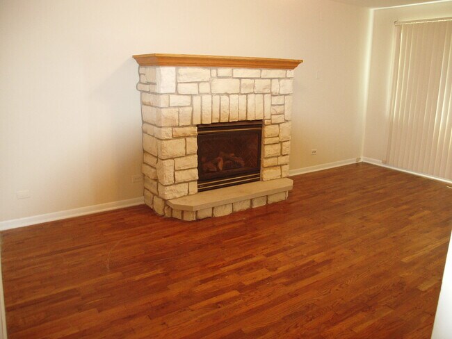 Building Photo - 1535 Charles Dr