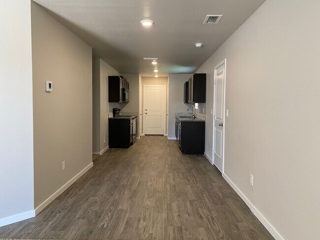 Building Photo - Affordable in Bell Farms