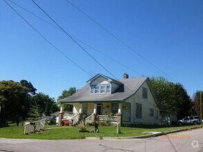 Building Photo - 1033 3 St
