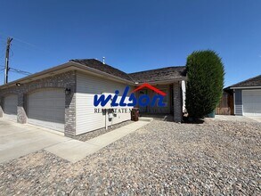 Building Photo - 601-603 Jade Pl