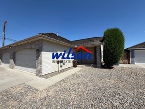 Building Photo - 601-603 Jade Pl
