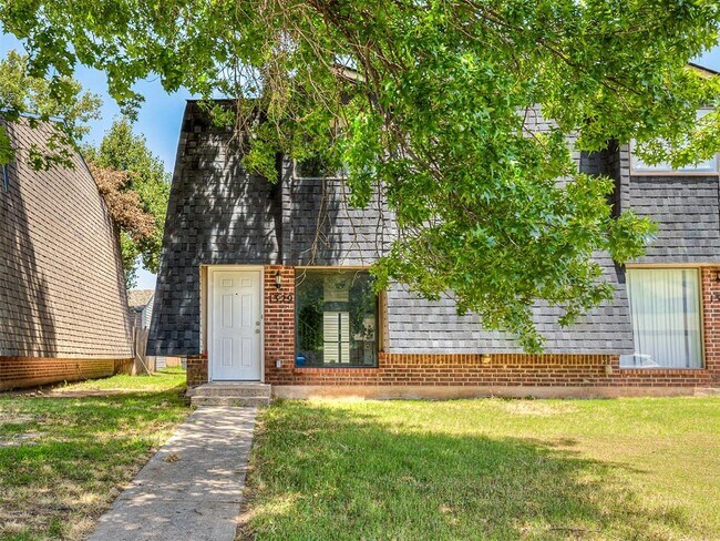 Building Photo - 1329 Eastgate Dr