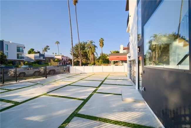 Building Photo - 616 S Mariposa Ave