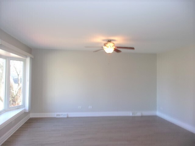 Building Photo - 324 N Park Dr