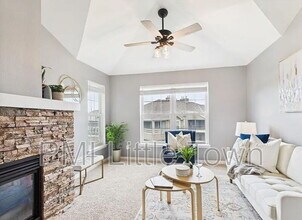 Building Photo - 12912 Ironstone Way