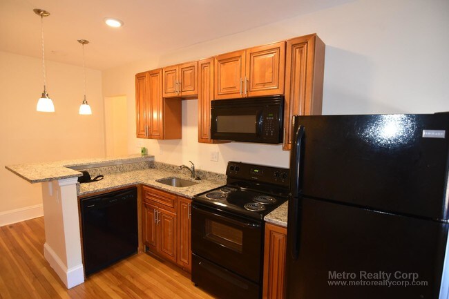 Building Photo - 379 Broadway