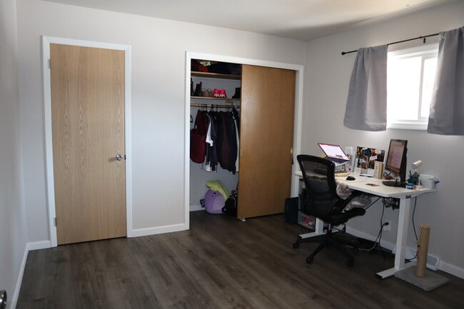 Building Photo - 45 W Klubertanz Dr