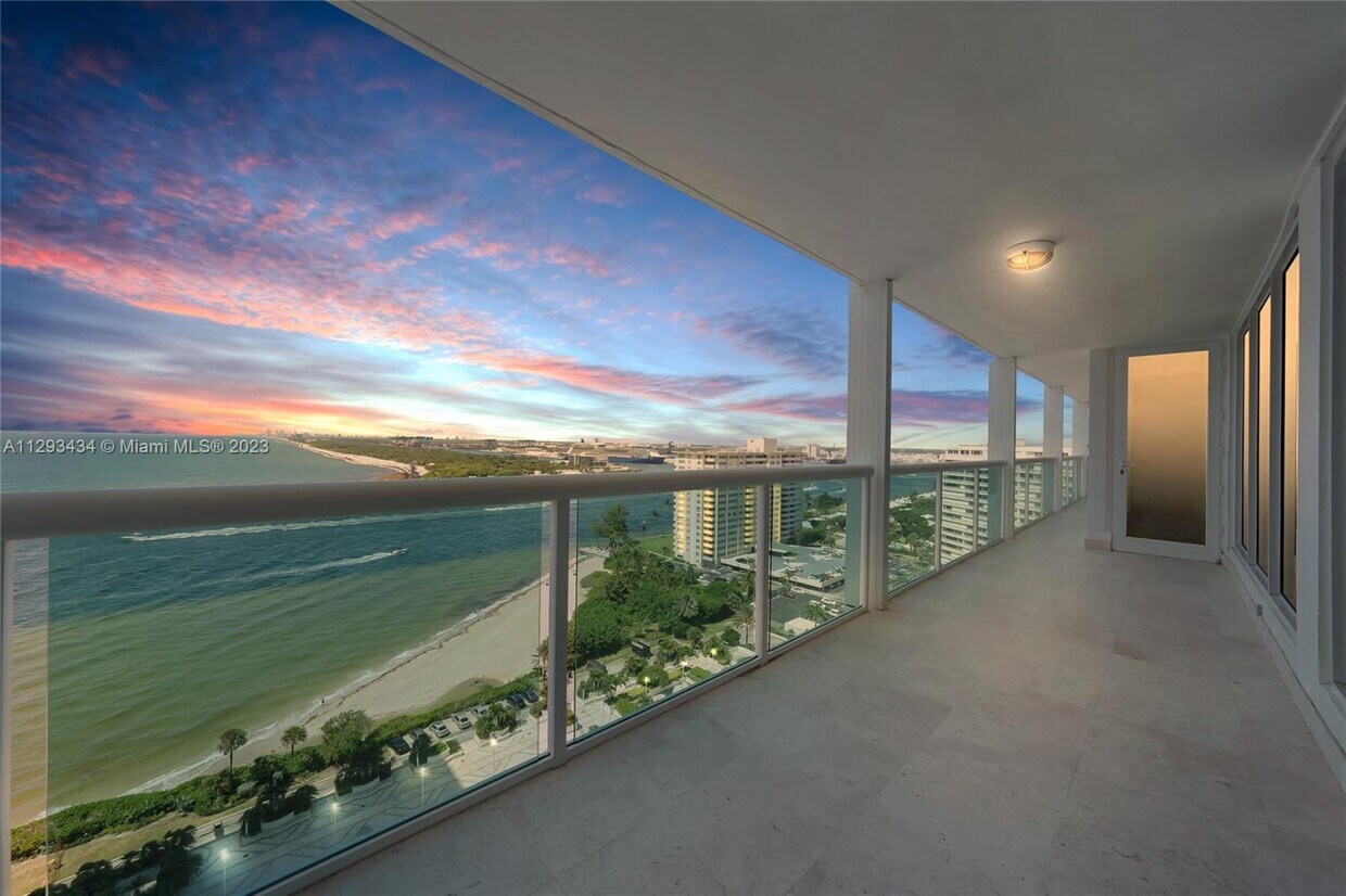 Fort Lauderdale, 
                        , –