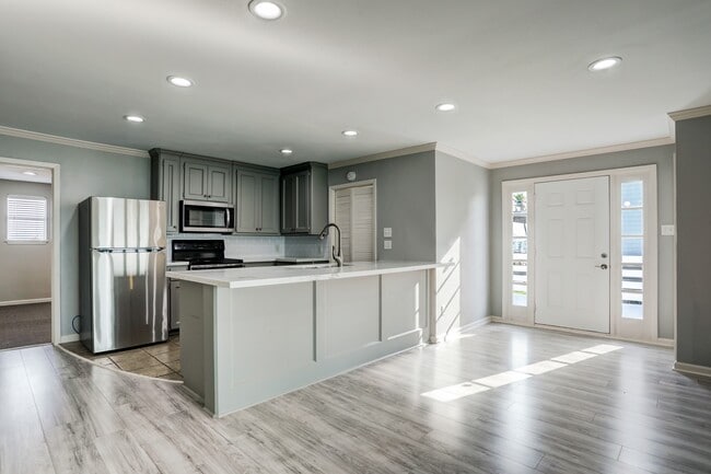 Building Photo - 9814 Airway Ln