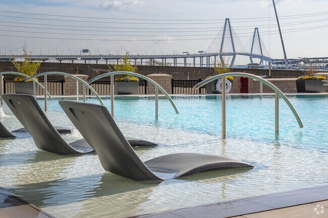 Sillas de la piscina - Morrison Yard