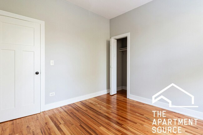 Foto del edificio - 637 W Oakdale Ave