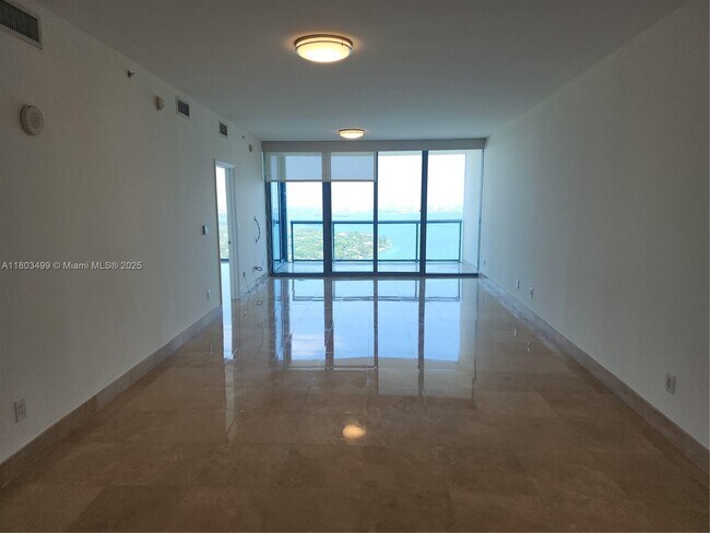 Foto del edificio - 601 NE 36th St