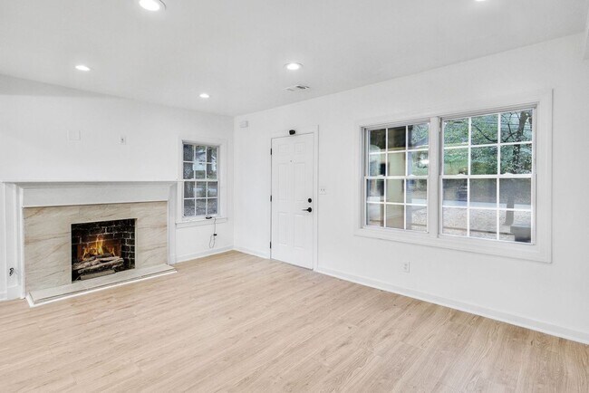 Foto del edificio - 1967 Browns Mill Rd SE