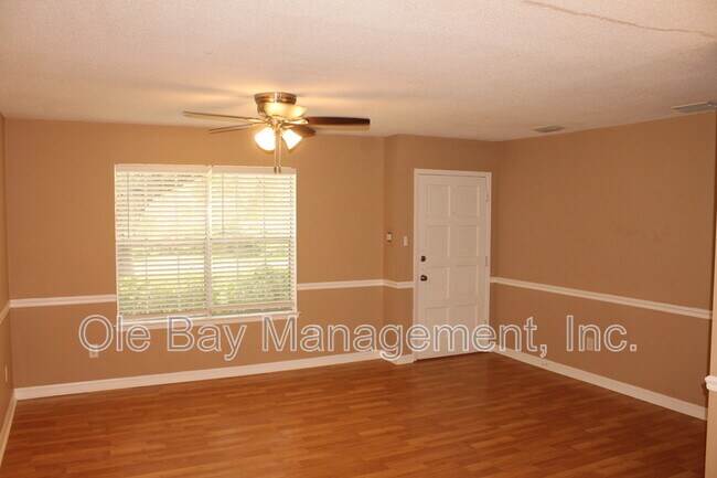 Building Photo - 1813 E Oakado Dr