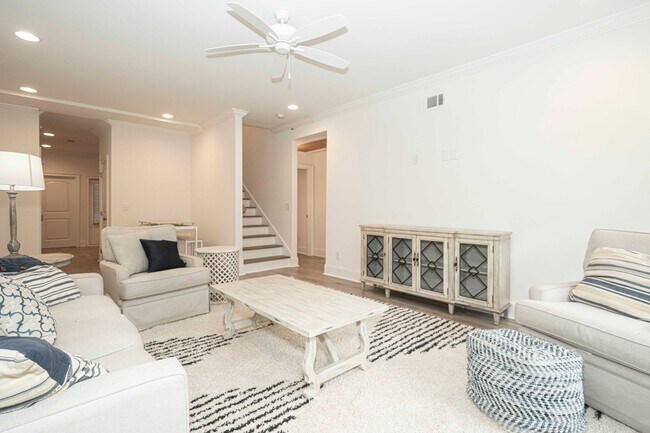 Foto del edificio - Short-Term Lease Only!