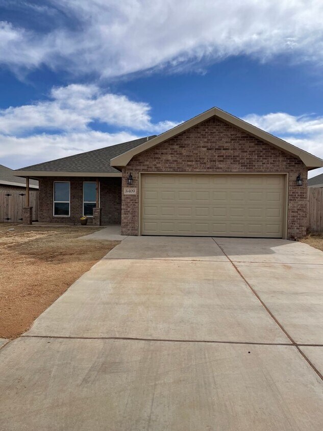 Foto principal - 3 bed 2 bath Move In Ready!